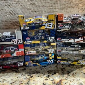 Bristol Speedway NASCAR 1:64 Die-Cast Racing Car Collectibles